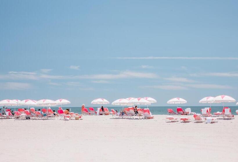 فندق Sandpiper Beach Club