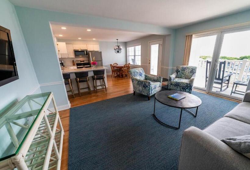 فندق Sandpiper Beach Club