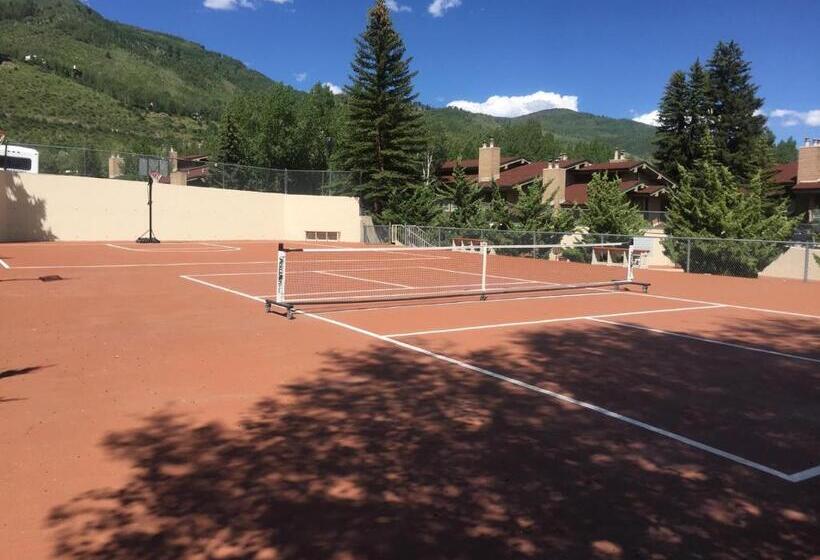 Отель Sandstone Creek Club Condominiums