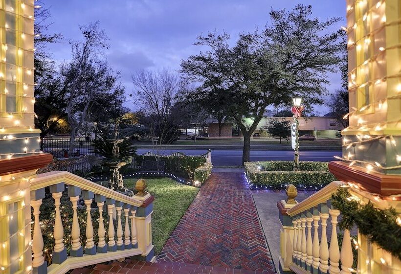 ホテル Sara's Inn On The Boulevard