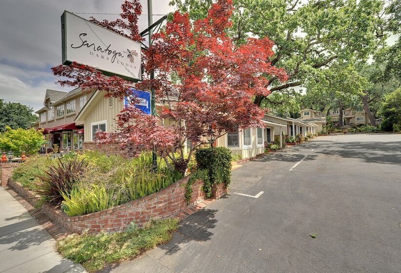 Отель Saratoga Oaks Lodge