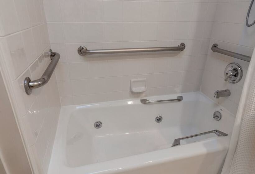 Отель Saratoga Oaks Lodge