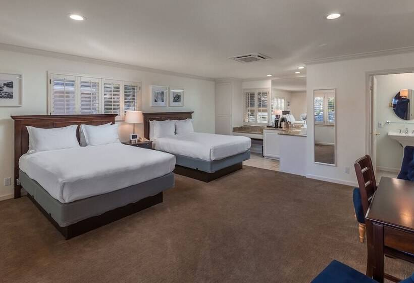 Отель Saratoga Oaks Lodge