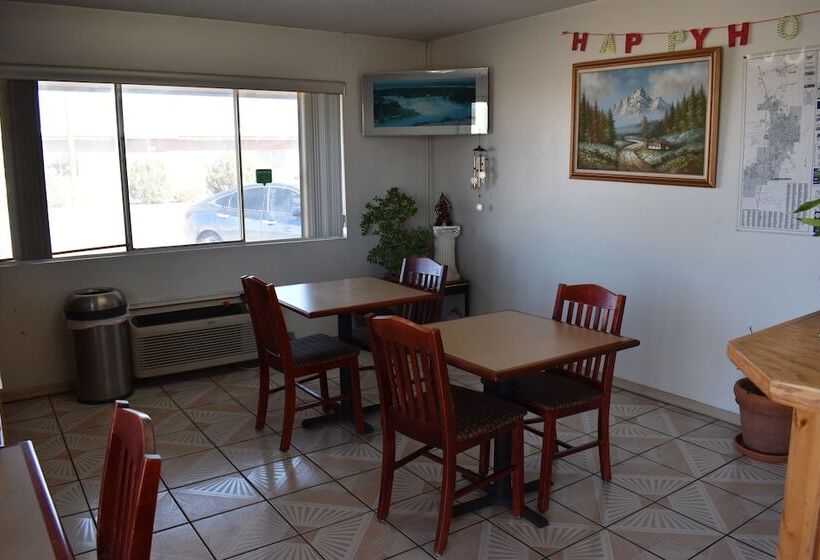 فندق Satellite Inn