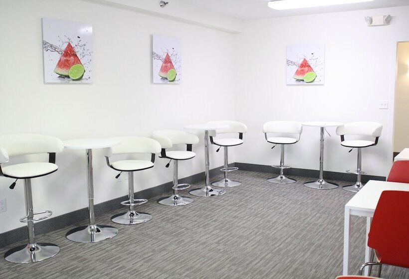 فندق Schoenbrunn Inn