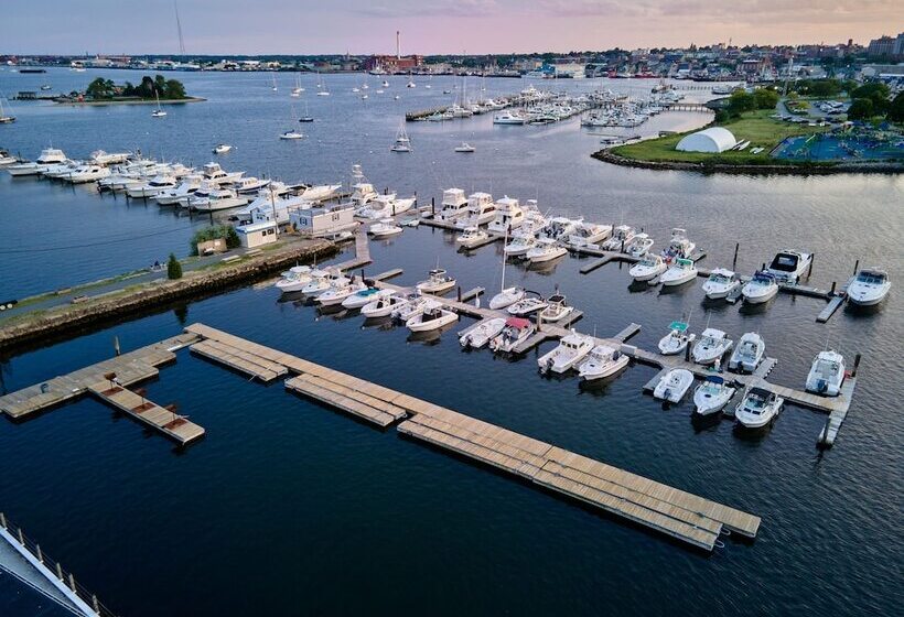 فندق Seaport Resort And Marina