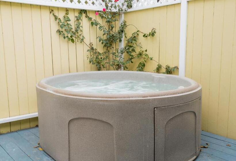 فندق Secret Garden Inn & Cottages