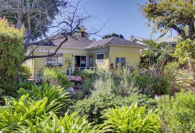 فندق Secret Garden Inn & Cottages