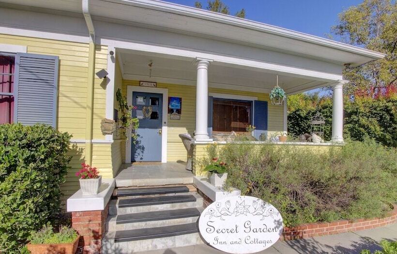 فندق Secret Garden Inn & Cottages