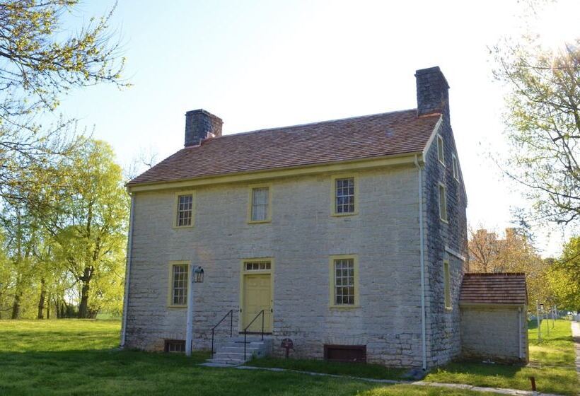 בית מלון כפרי Shaker Village Of Pleasant Hill