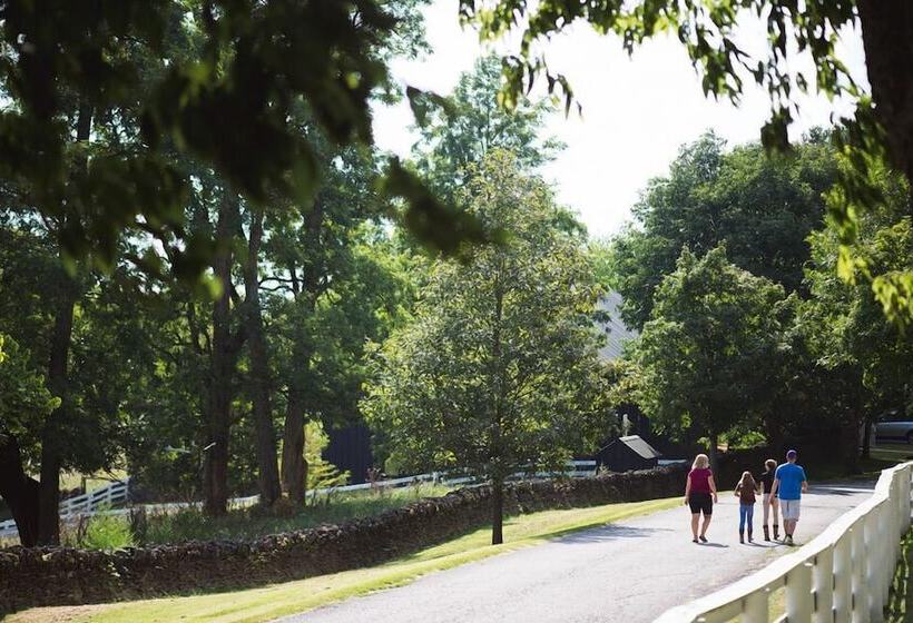בית מלון כפרי Shaker Village Of Pleasant Hill
