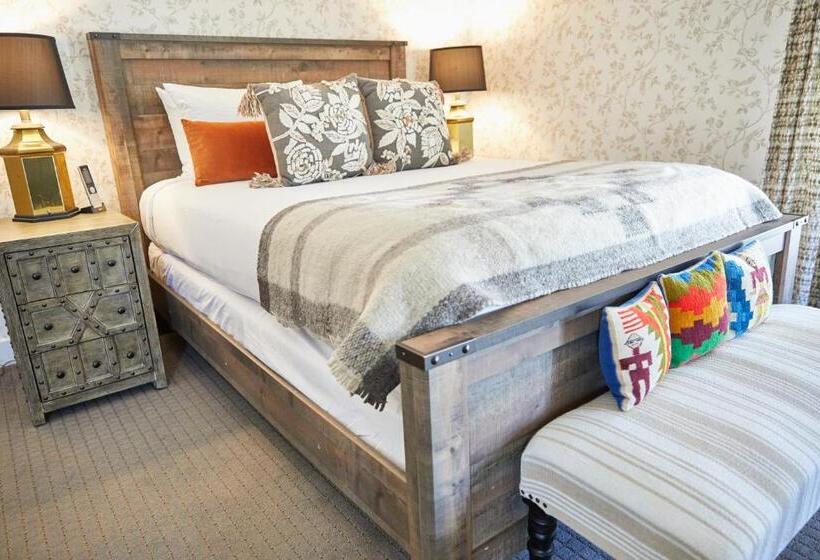 Отель Shelter Harbor Inn