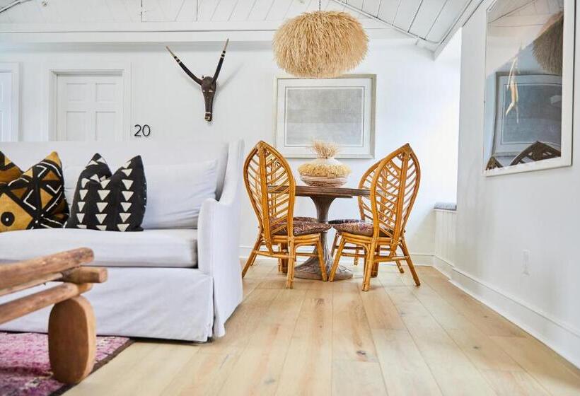 בית מלון כפרי Shelter Harbor Inn