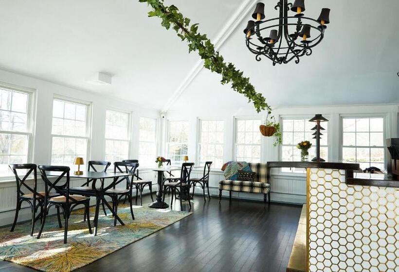 בית מלון כפרי Shelter Harbor Inn