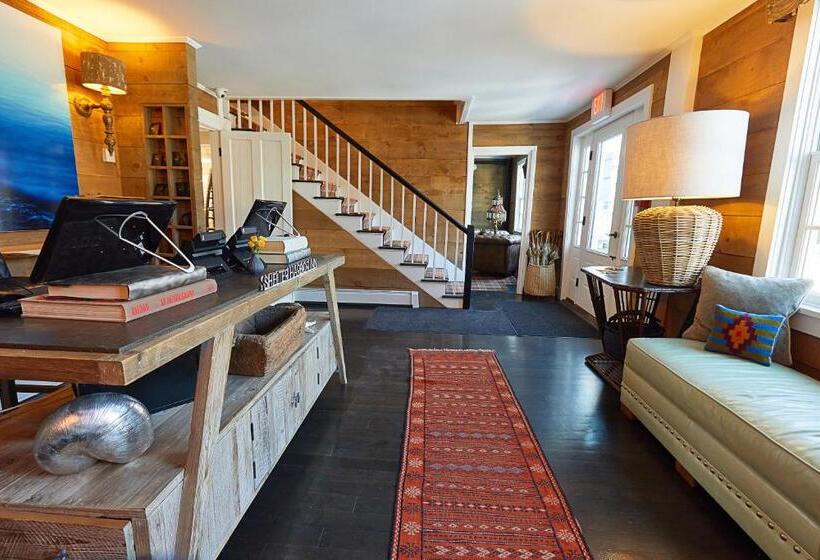 בית מלון כפרי Shelter Harbor Inn