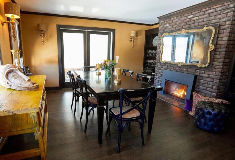 Отель Shelter Harbor Inn