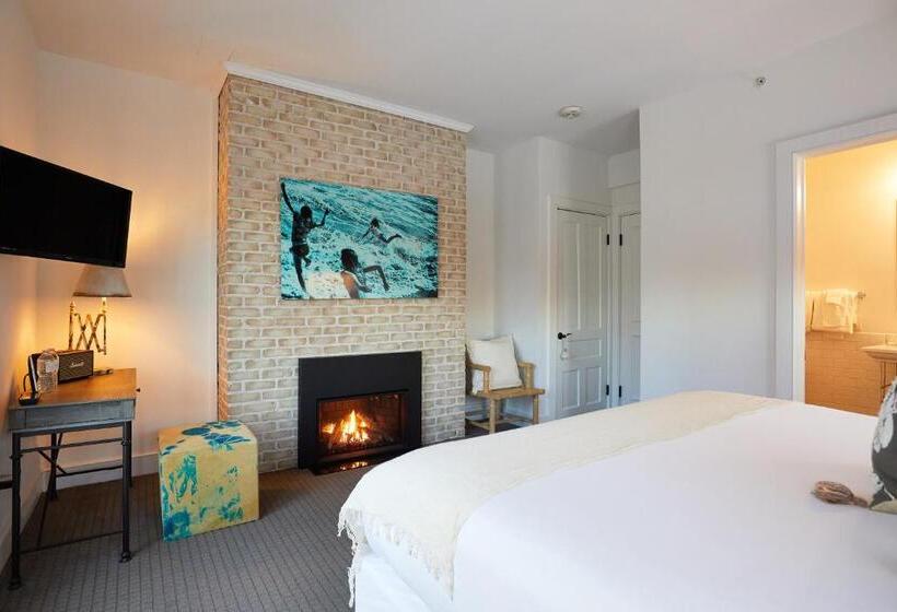 בית מלון כפרי Shelter Harbor Inn