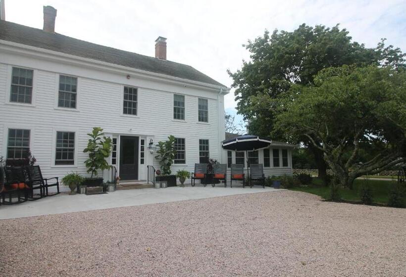 בית מלון כפרי Shelter Harbor Inn