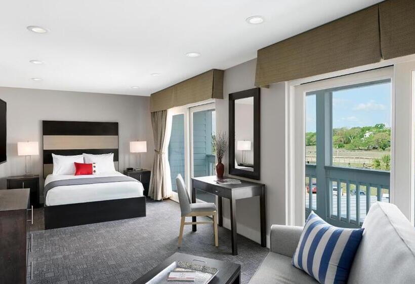 ホテル Shem Creek Inn