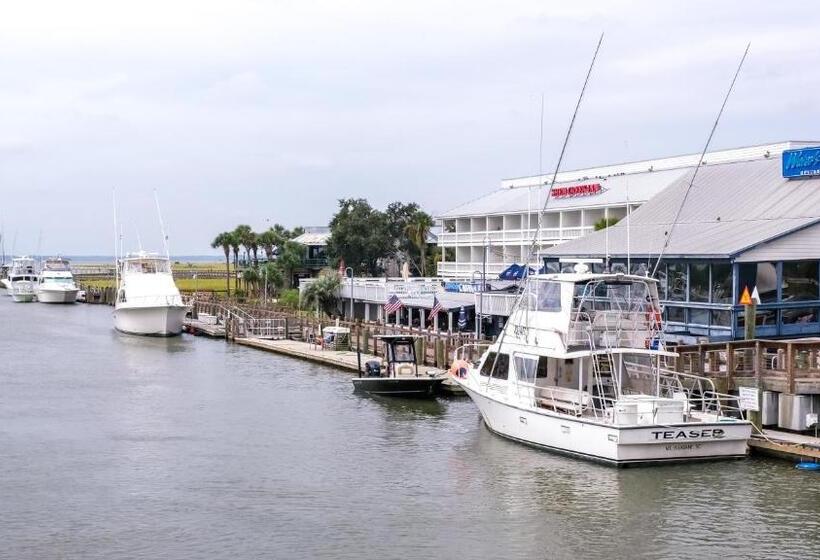 ホテル Shem Creek Inn