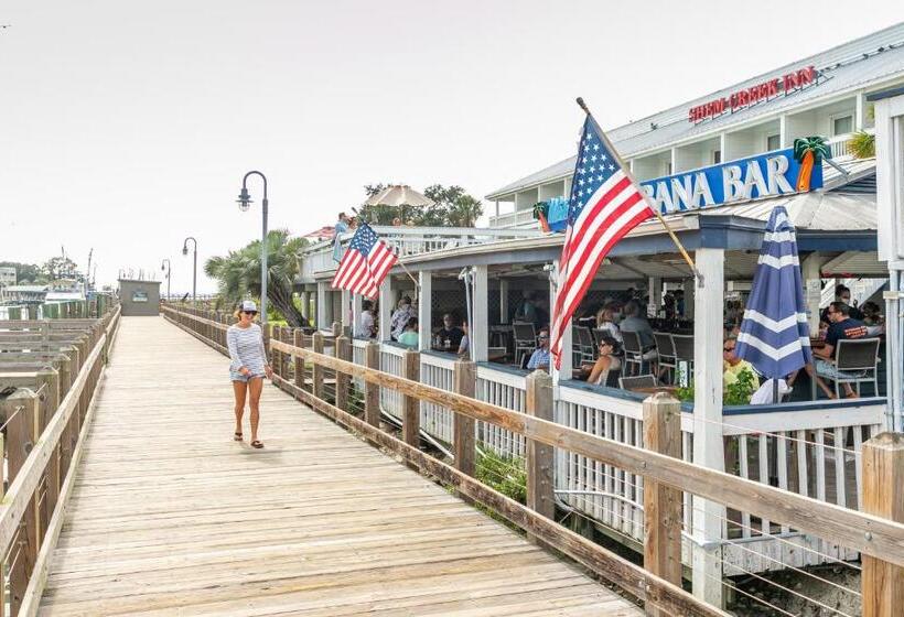 ホテル Shem Creek Inn