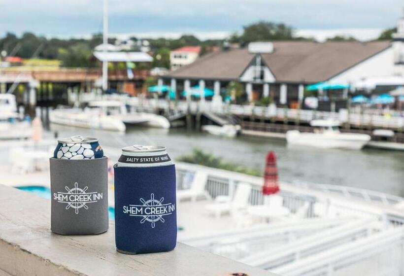 ホテル Shem Creek Inn