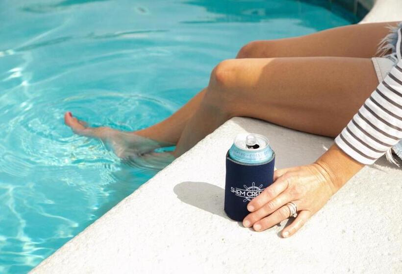 ホテル Shem Creek Inn