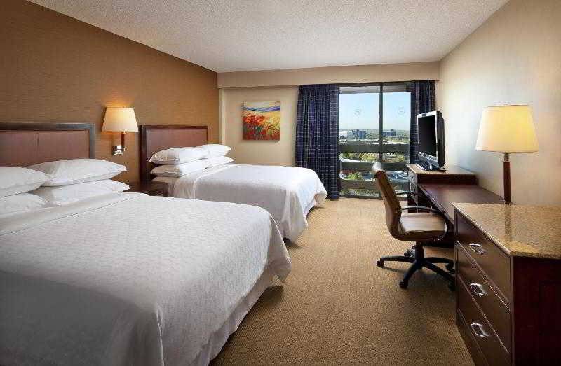 Отель Sheraton Albuquerque Uptown By Marriott