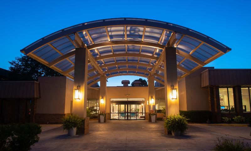 فندق Sheraton Milwaukee Brookfield