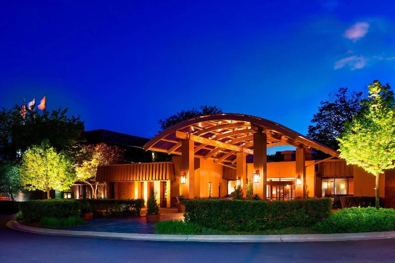 فندق Sheraton Milwaukee Brookfield