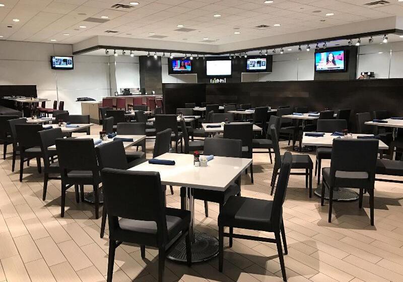 فندق Sheraton Milwaukee Brookfield