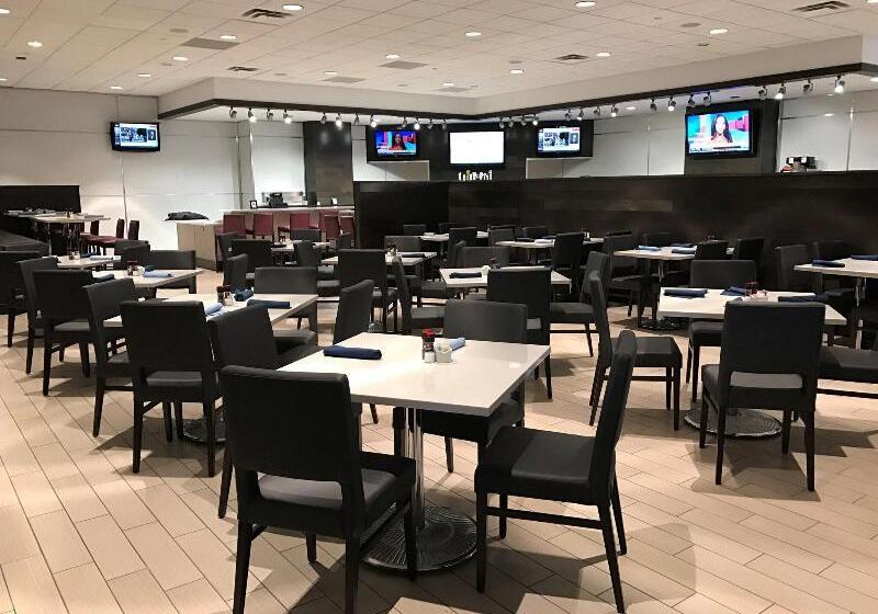 فندق Sheraton Milwaukee Brookfield