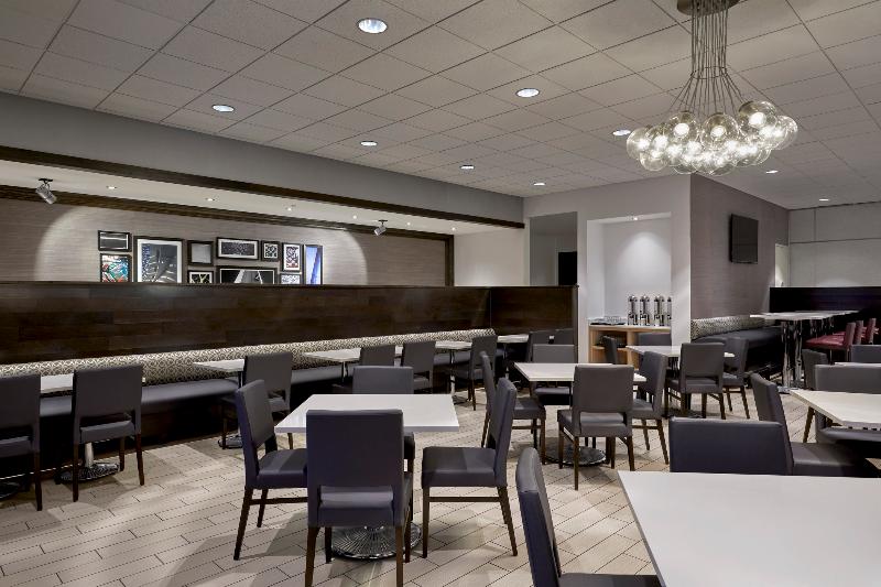 فندق Sheraton Milwaukee Brookfield