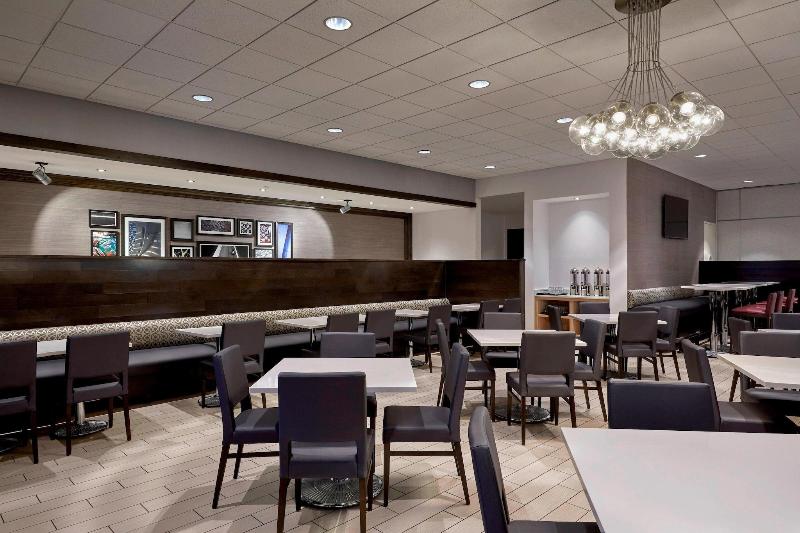 فندق Sheraton Milwaukee Brookfield