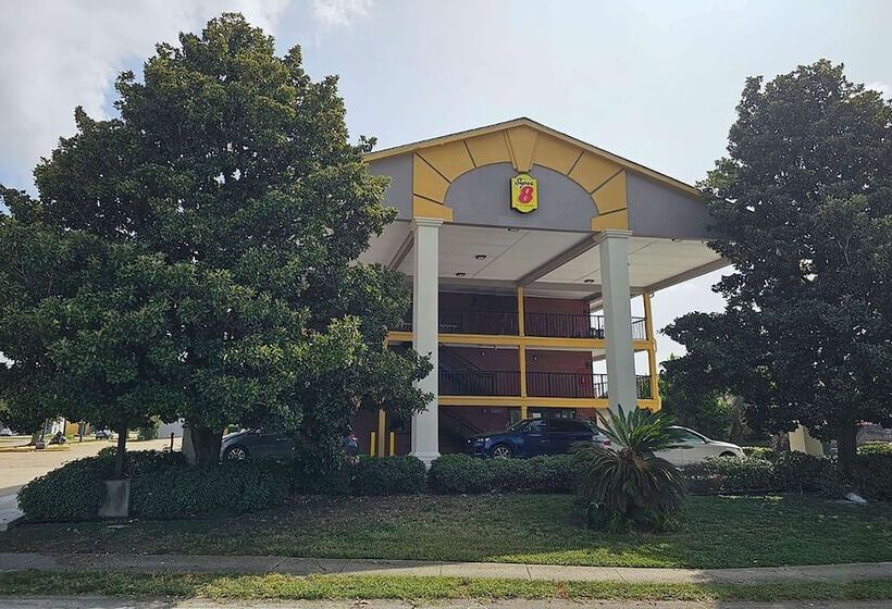 هتل Super 8 By Wyndham Metairie