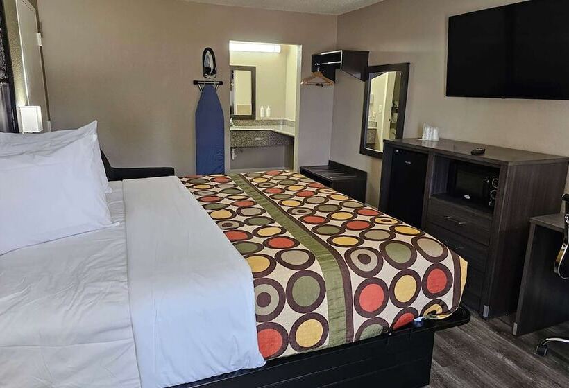 هتل Super 8 By Wyndham Metairie