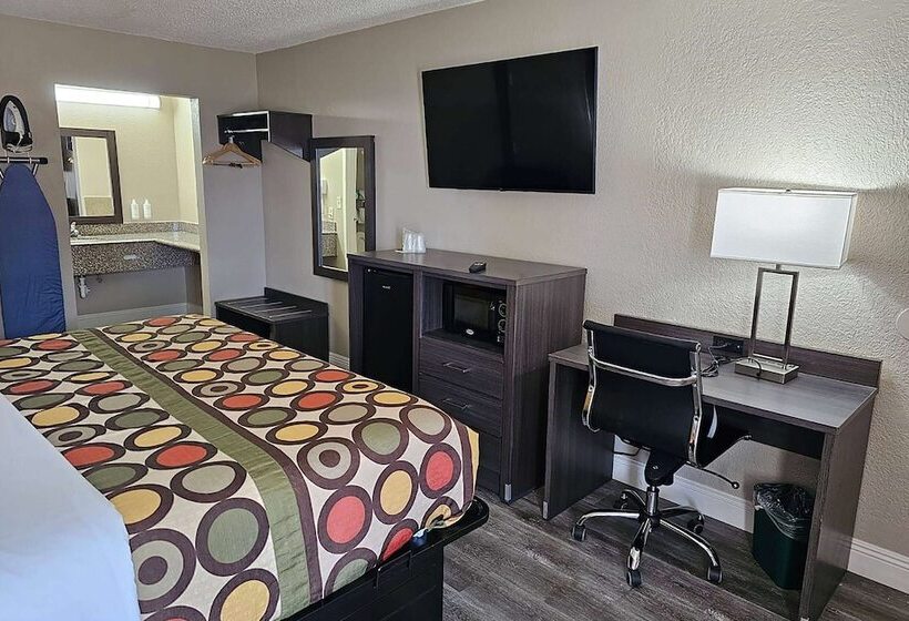 هتل Super 8 By Wyndham Metairie