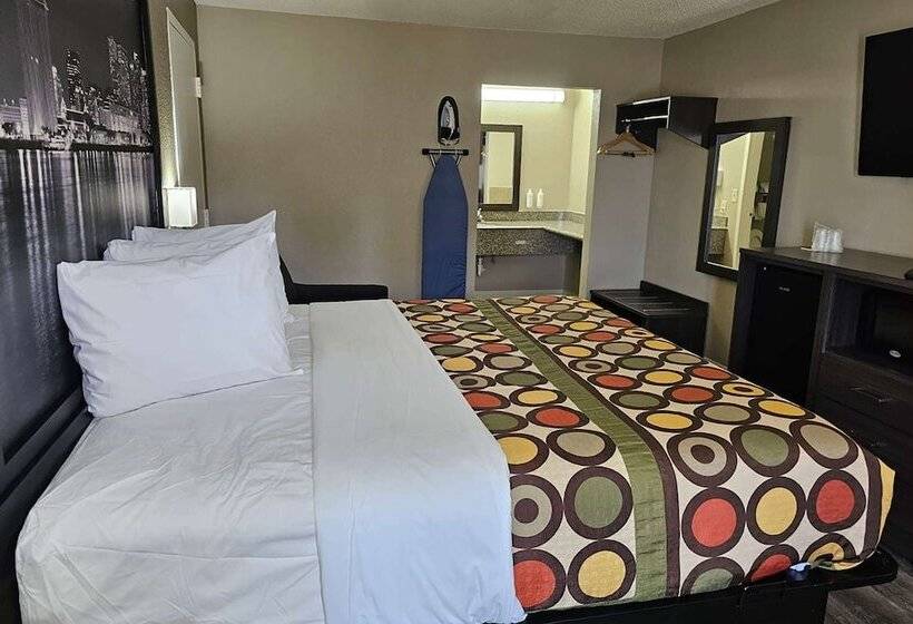 هتل Super 8 By Wyndham Metairie