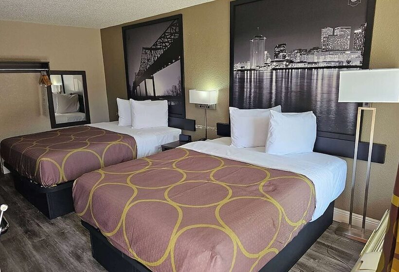 هتل Super 8 By Wyndham Metairie