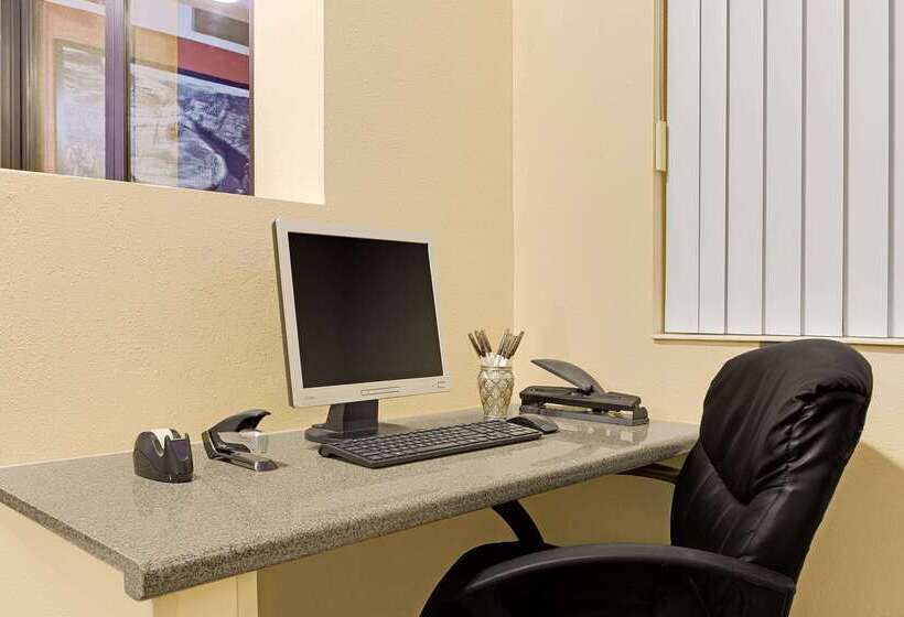 هتل Super 8 By Wyndham Tucson/grant Road Area Az