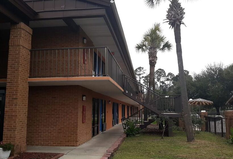 فندق Super Value Inn