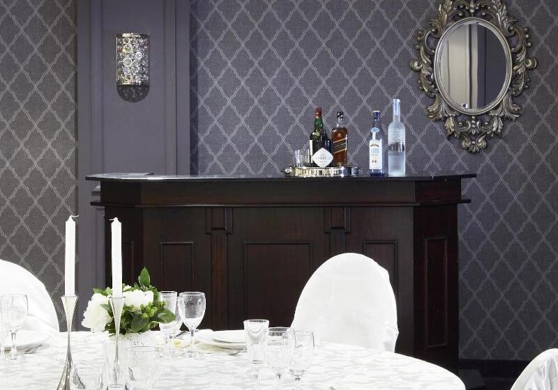 בית מלון כפרי The Royal Regency