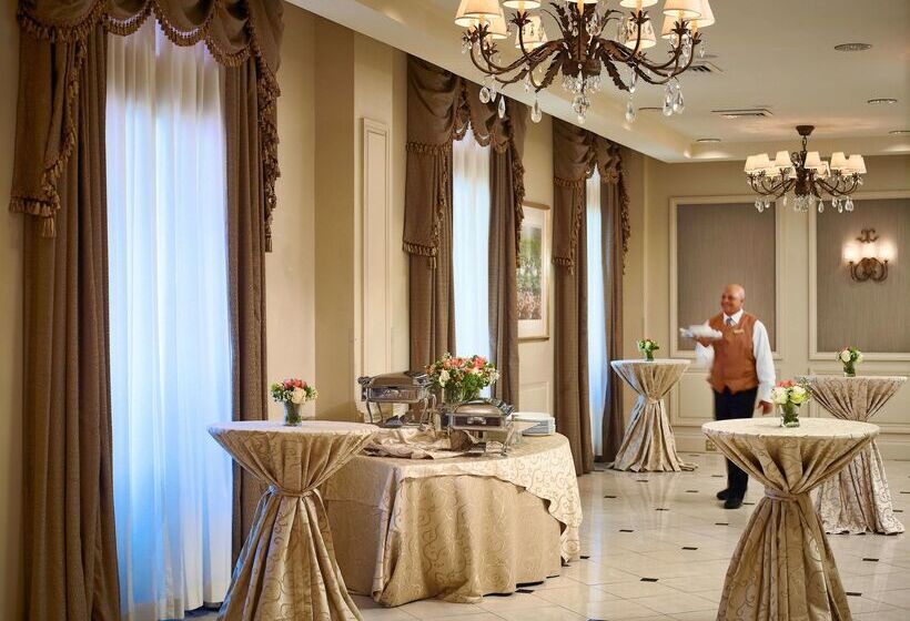 هتل The Royal Sonesta New Orleans