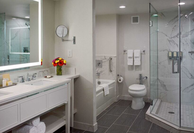 هتل The Royal Sonesta New Orleans