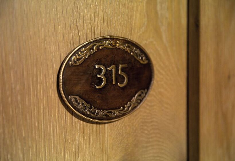 בית מלון כפרי The Rusty Parrot Lodge And Spa