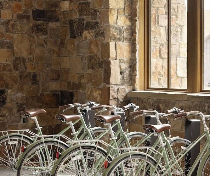 בית מלון כפרי The Rusty Parrot Lodge And Spa