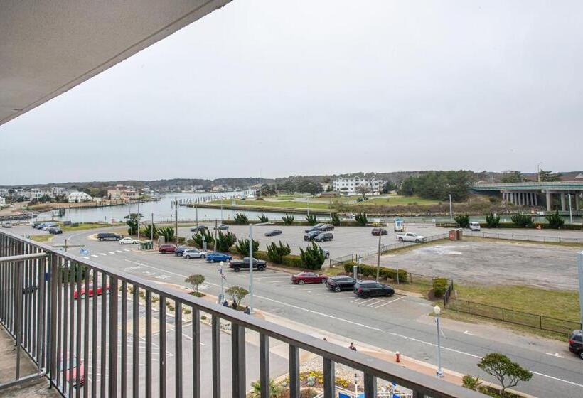 호텔 The Schooner Inn