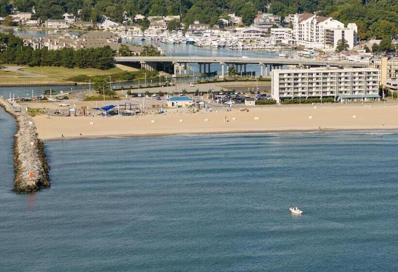 호텔 The Schooner Inn