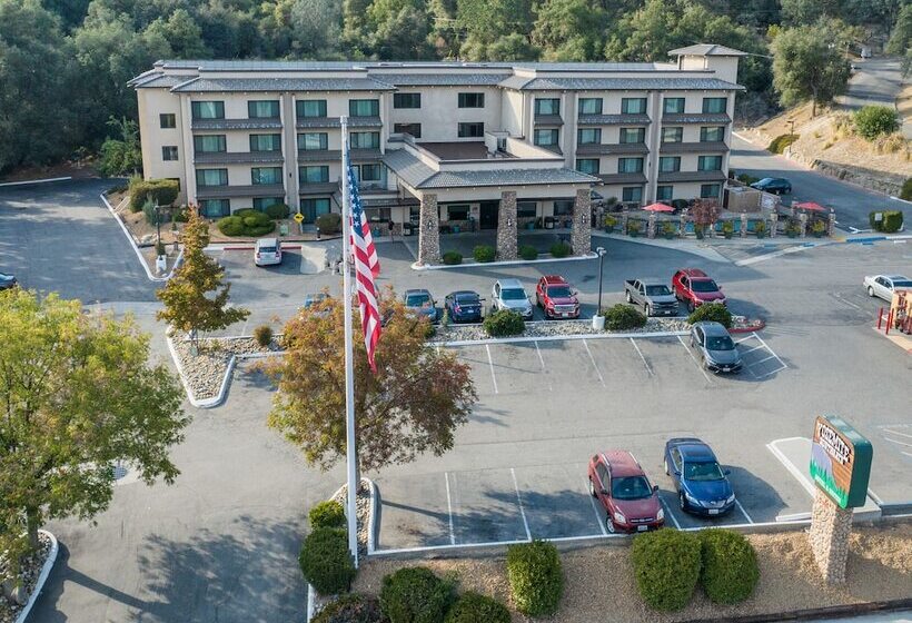 Yosemite Southgate Hotel & Suites