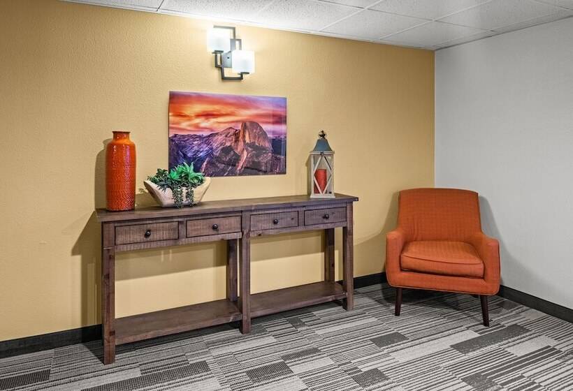 Yosemite Southgate Hotel & Suites